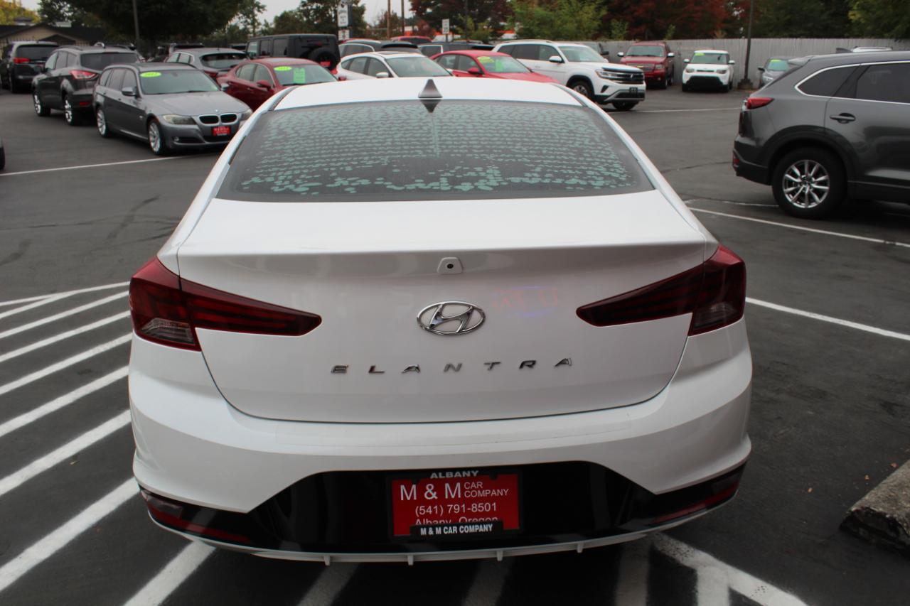 Hyundai Elantra photo 9