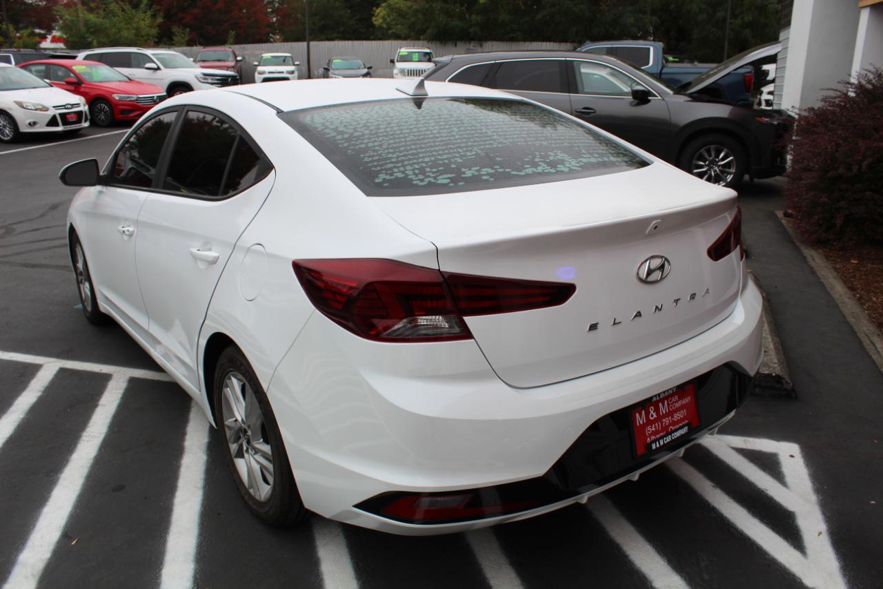 Hyundai Elantra photo 10