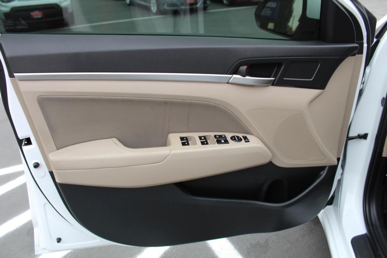 Hyundai Elantra photo 12