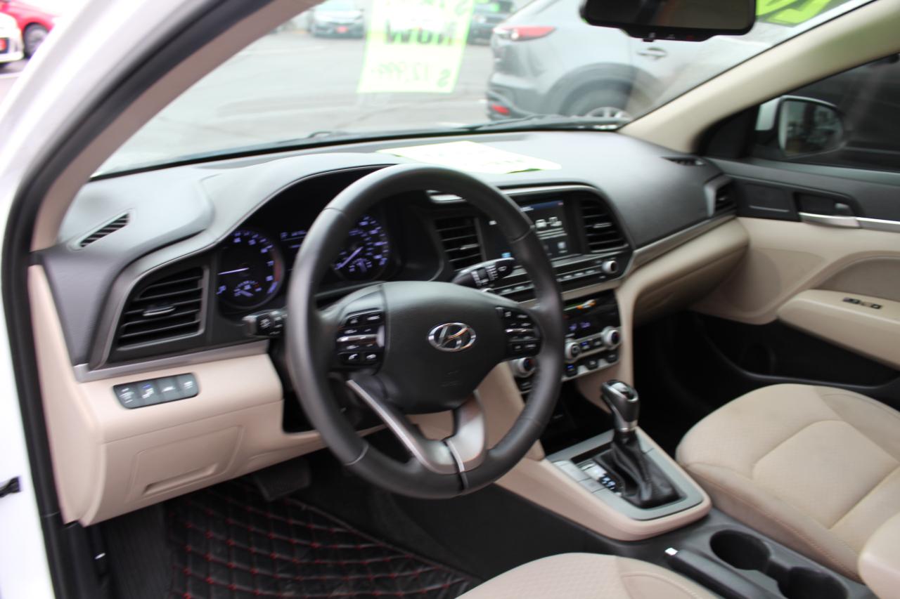 Hyundai Elantra photo 13