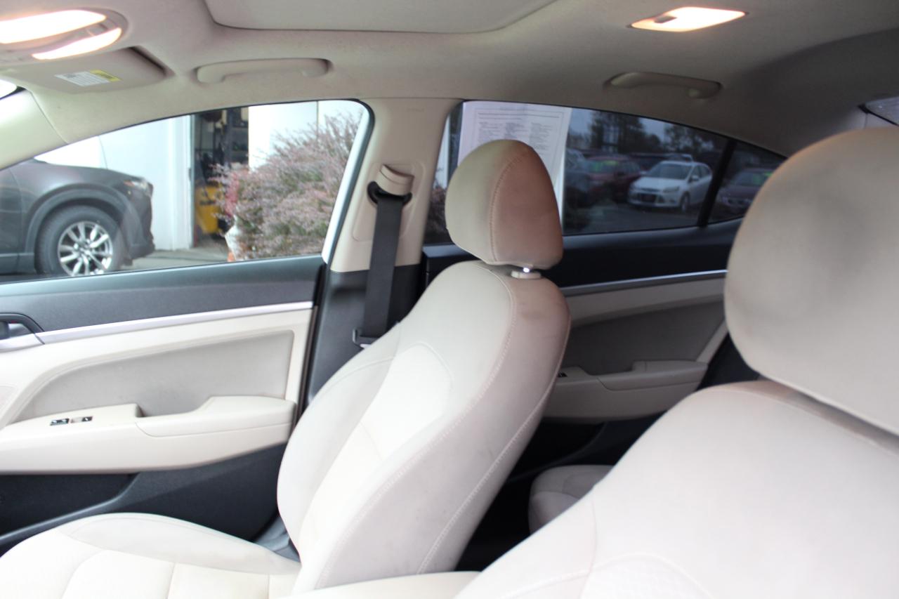 Hyundai Elantra photo 14