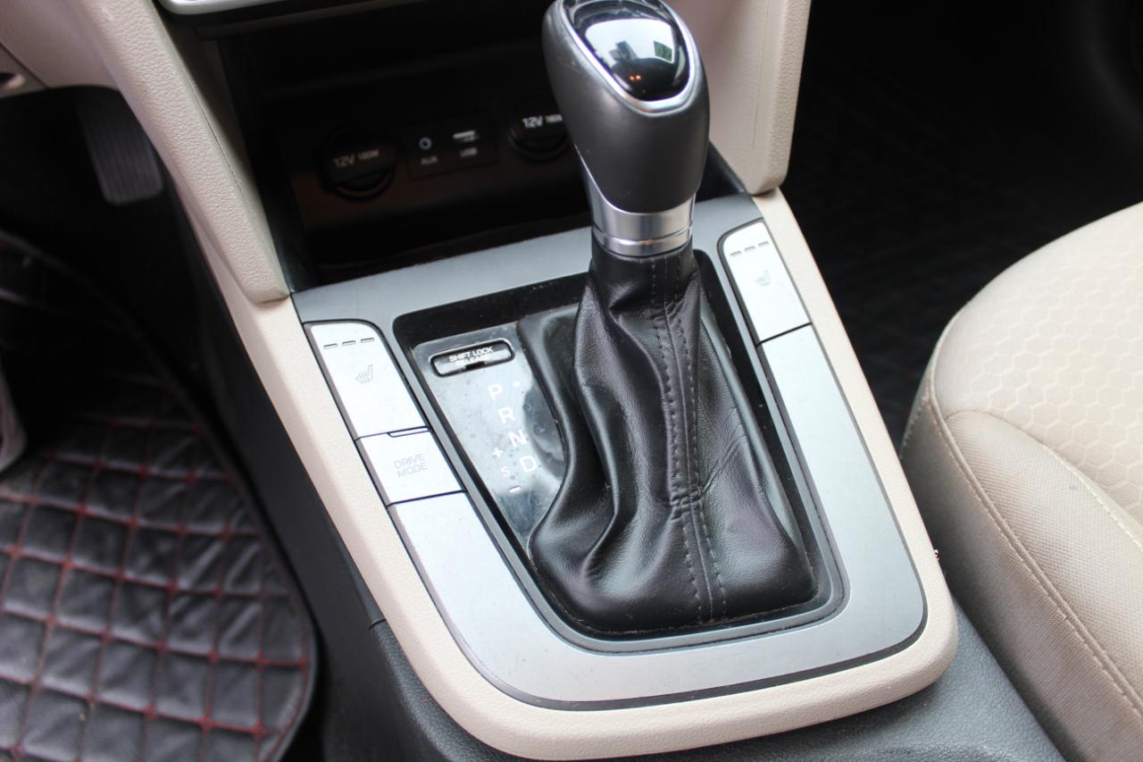 Hyundai Elantra photo 19
