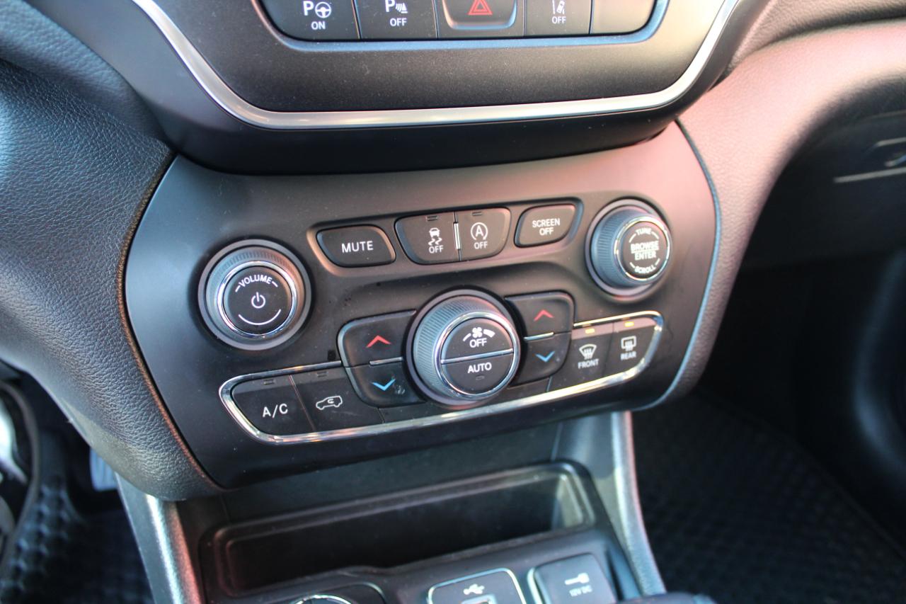 Jeep Cherokee photo 18