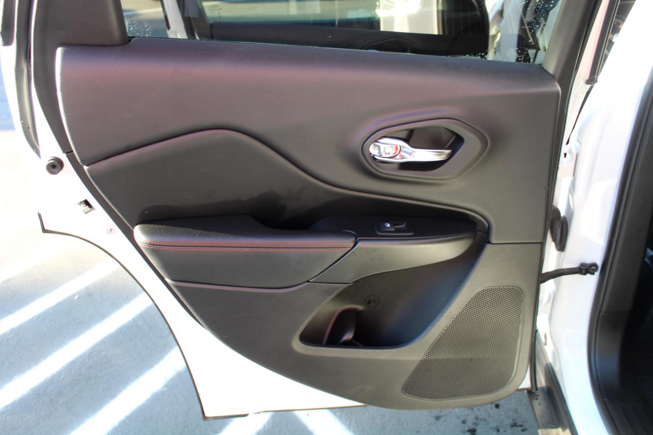 Jeep Cherokee photo 21