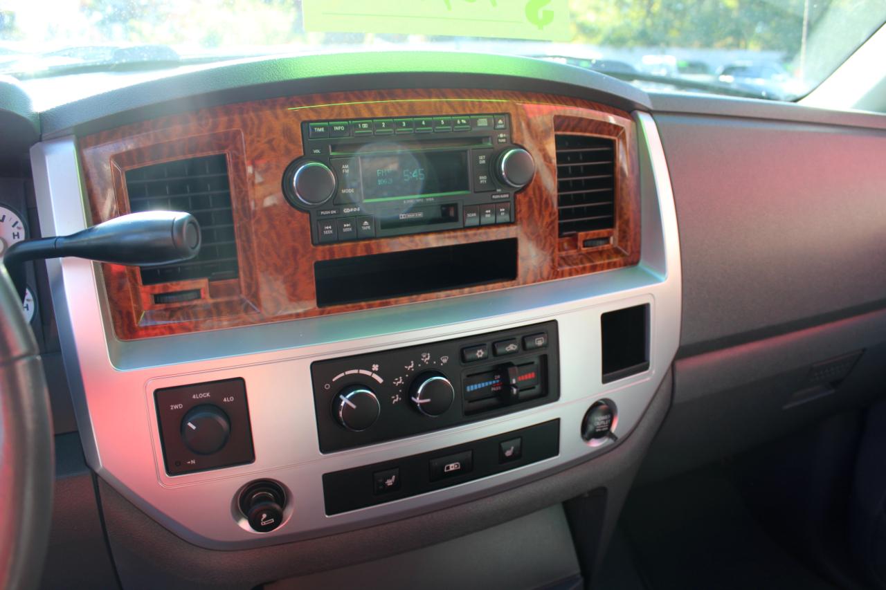Dodge Ram 1500 4dr Quad Cab 140.5 4WD Laramie 2006