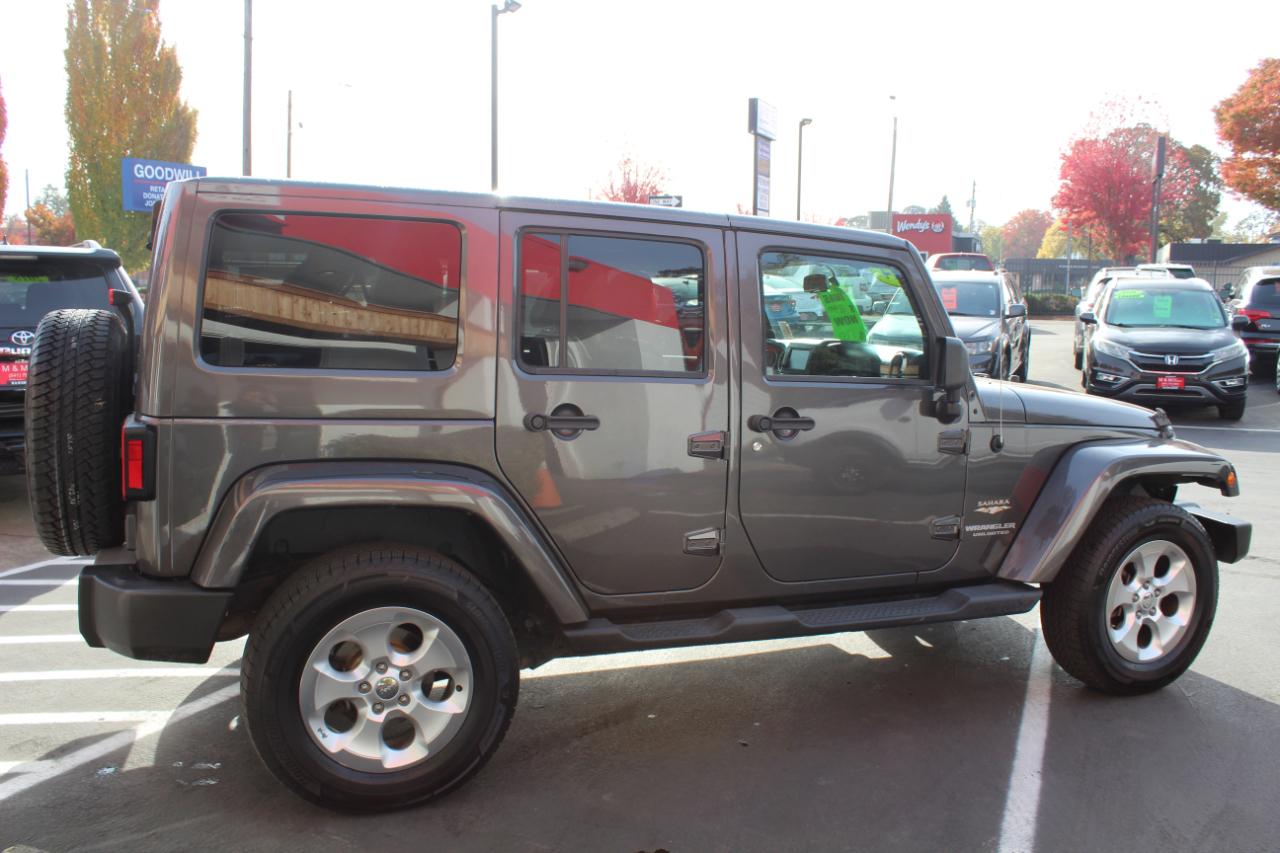 Jeep Wrangler Unlimited 4WD 4dr Sahara 2014