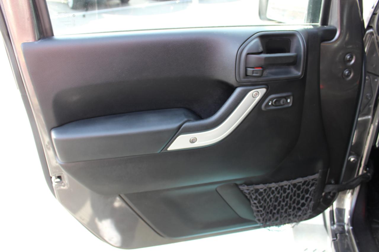 Jeep Wrangler Unlimited 4WD 4dr Sahara 2014