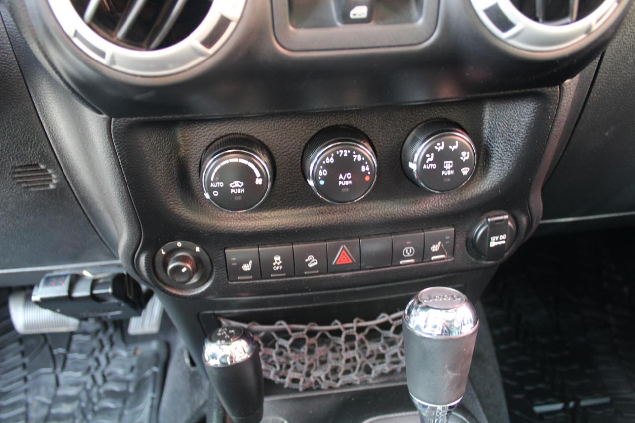 Jeep Wrangler Unlimited 4WD 4dr Sahara 2014