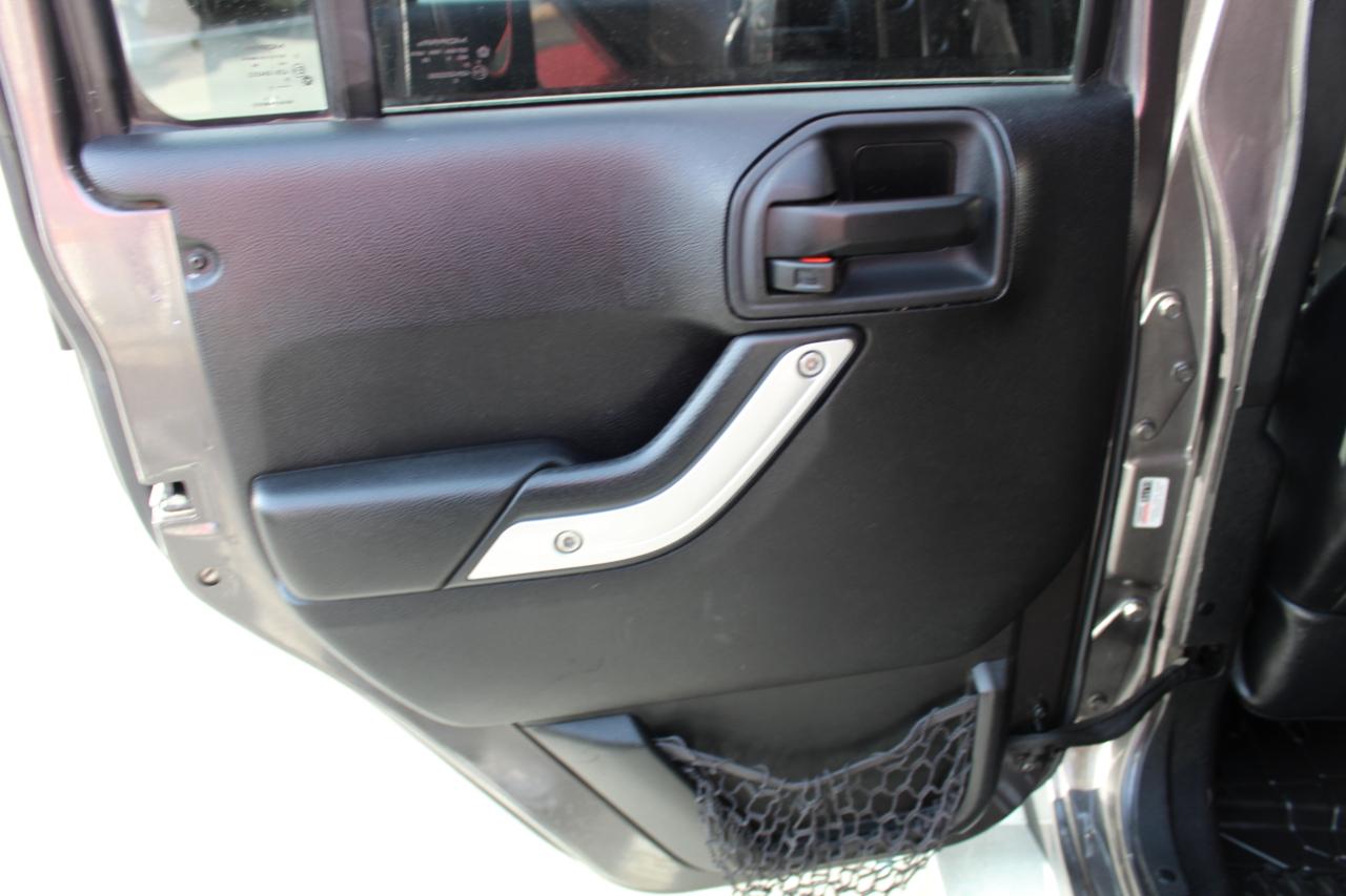 Jeep Wrangler Unlimited 4WD 4dr Sahara 2014