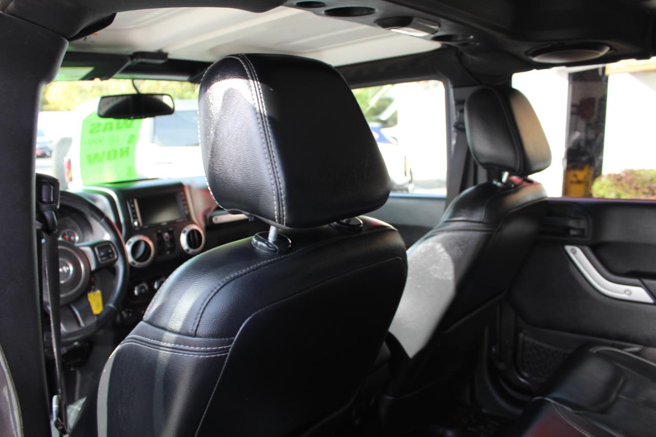 Jeep Wrangler Unlimited 4WD 4dr Sahara 2014