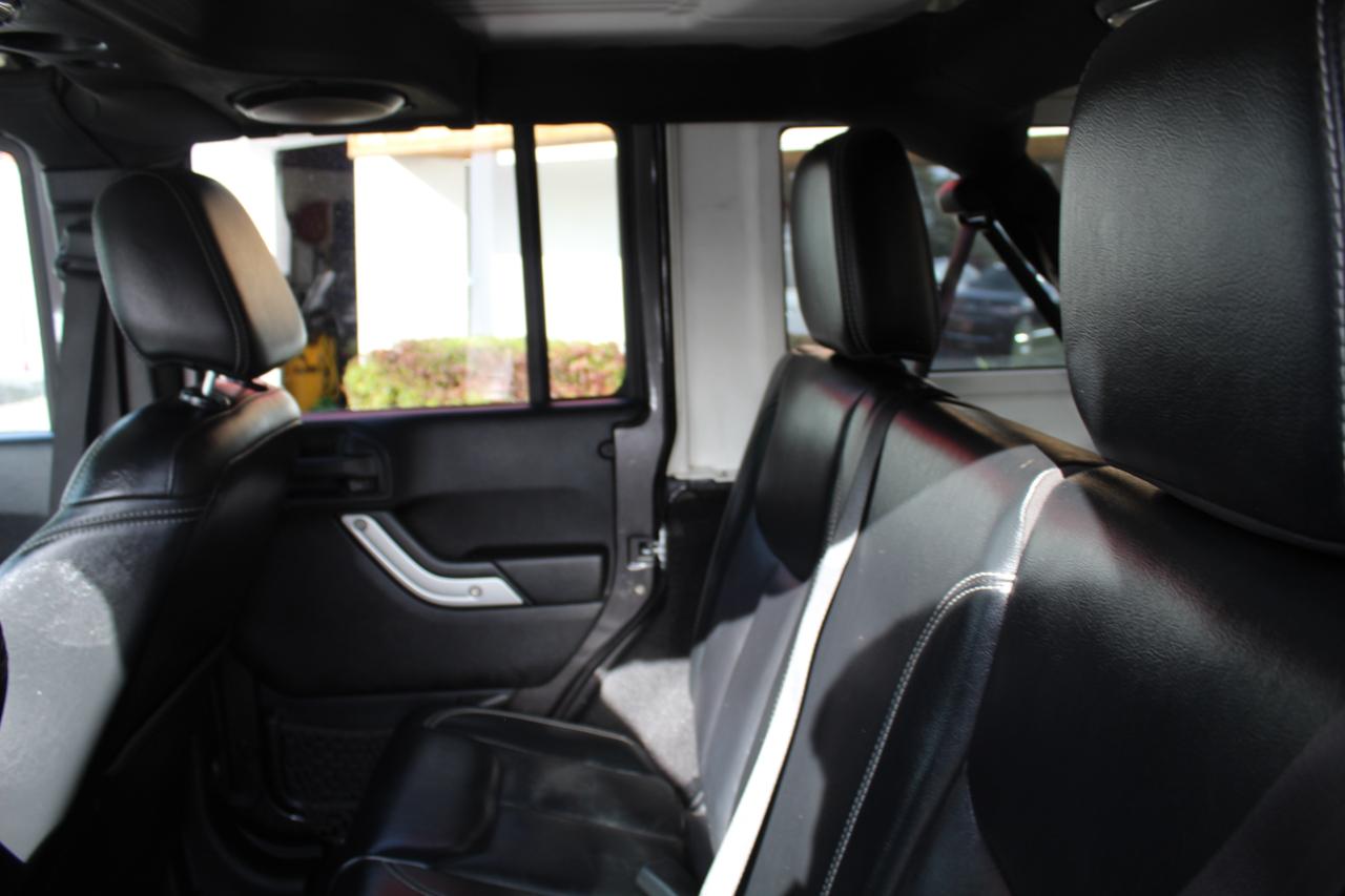 Jeep Wrangler Unlimited 4WD 4dr Sahara 2014