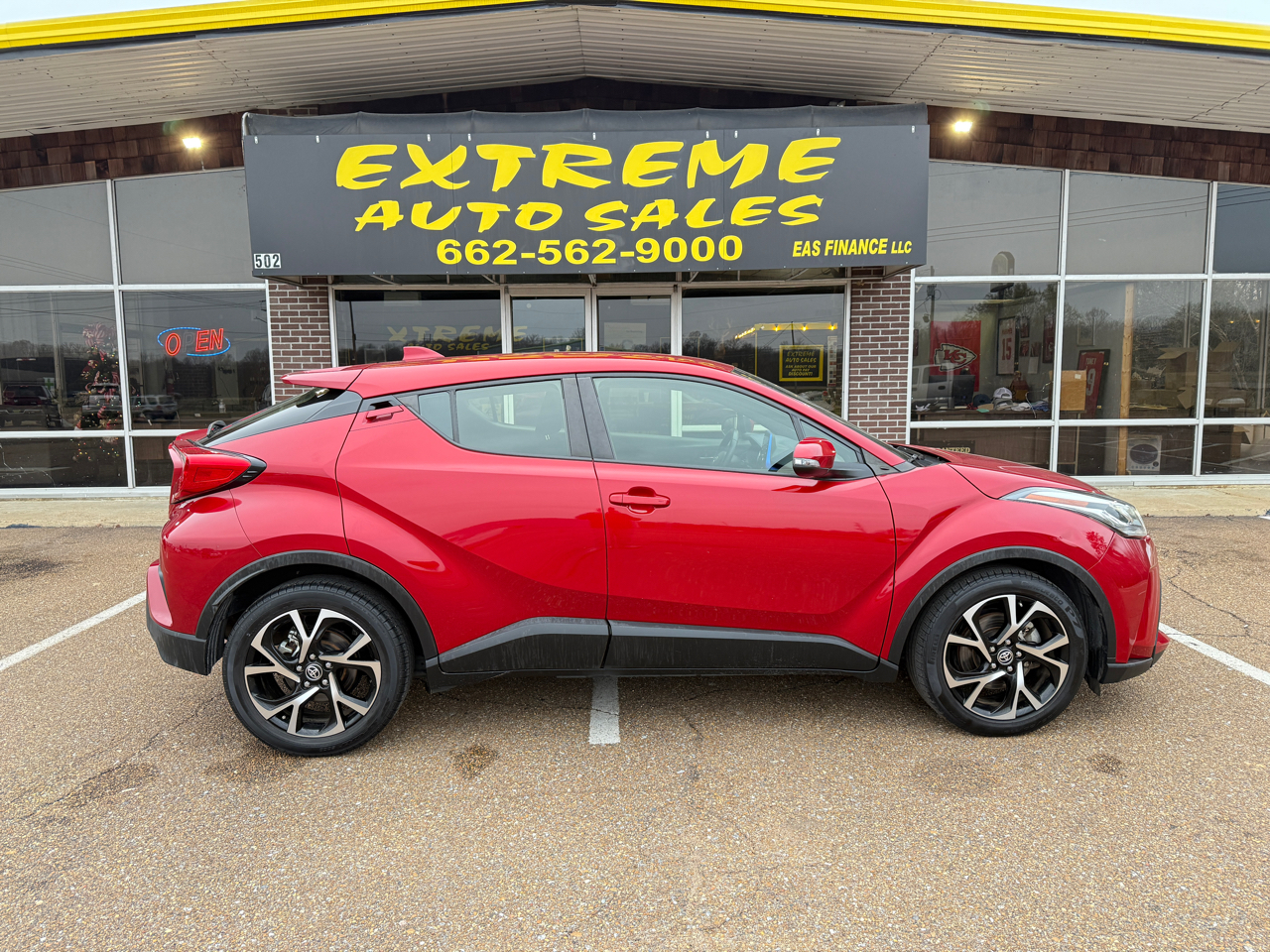 2020 Toyota C-HR XLE's photo