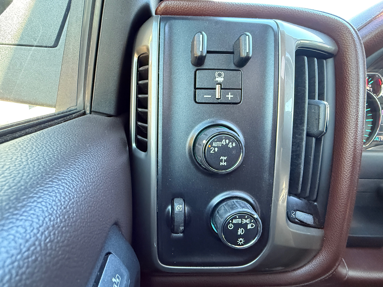 Chevrolet Silverado 1500 High Country Crew Cab Short Box 4WD 2018