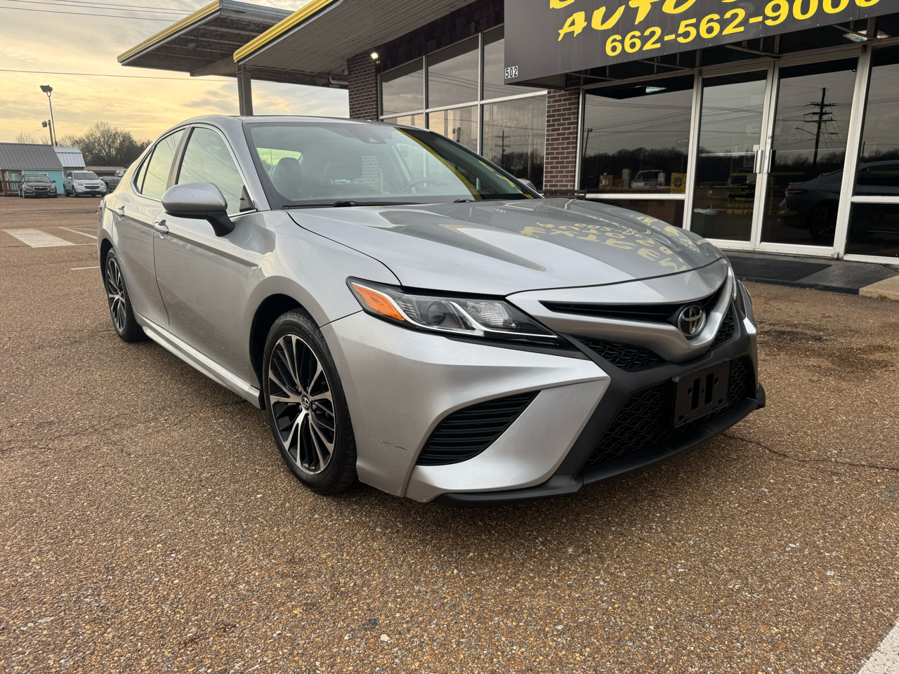 Toyota Camry SE 2020