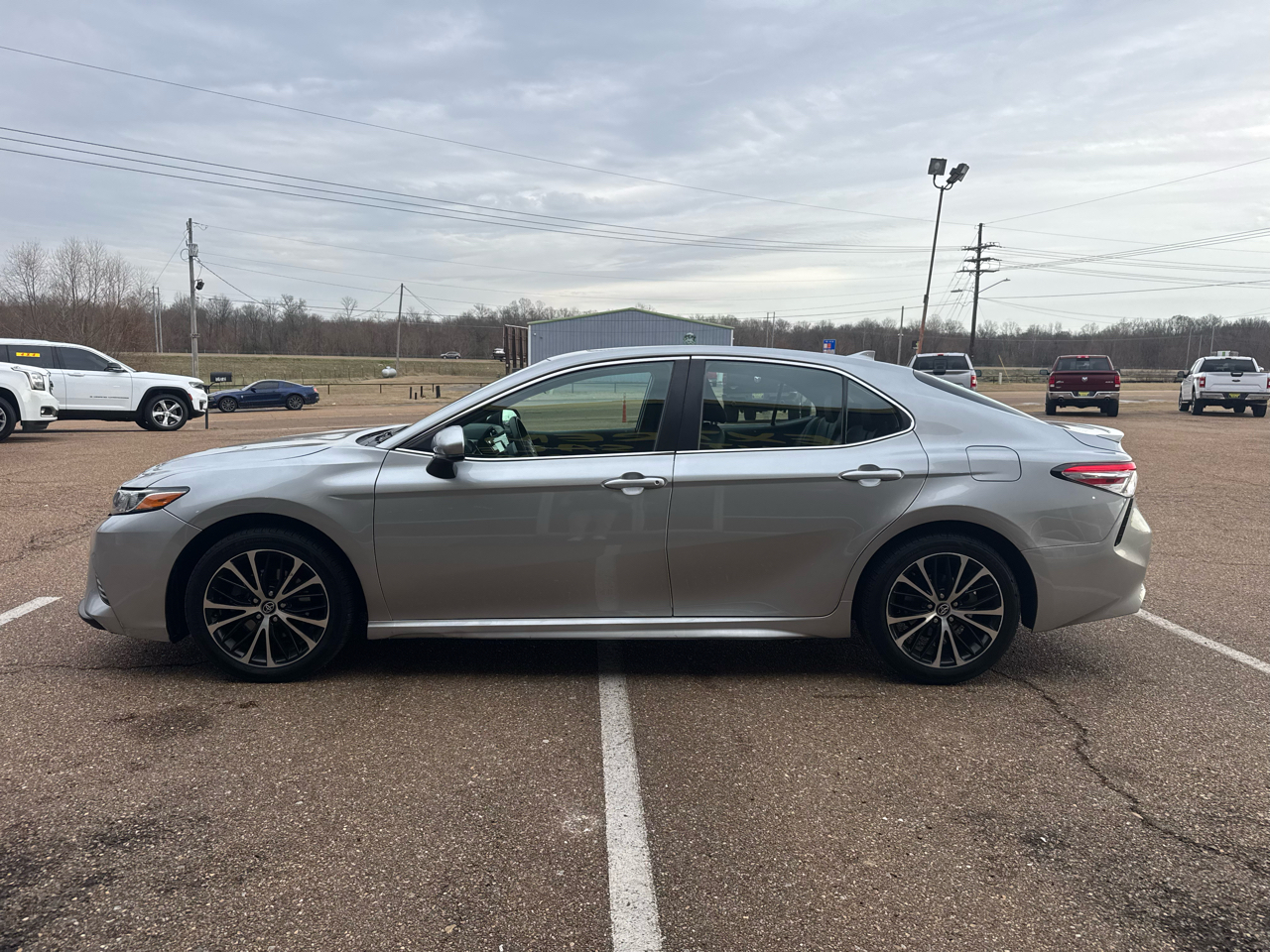 Toyota Camry SE 2020