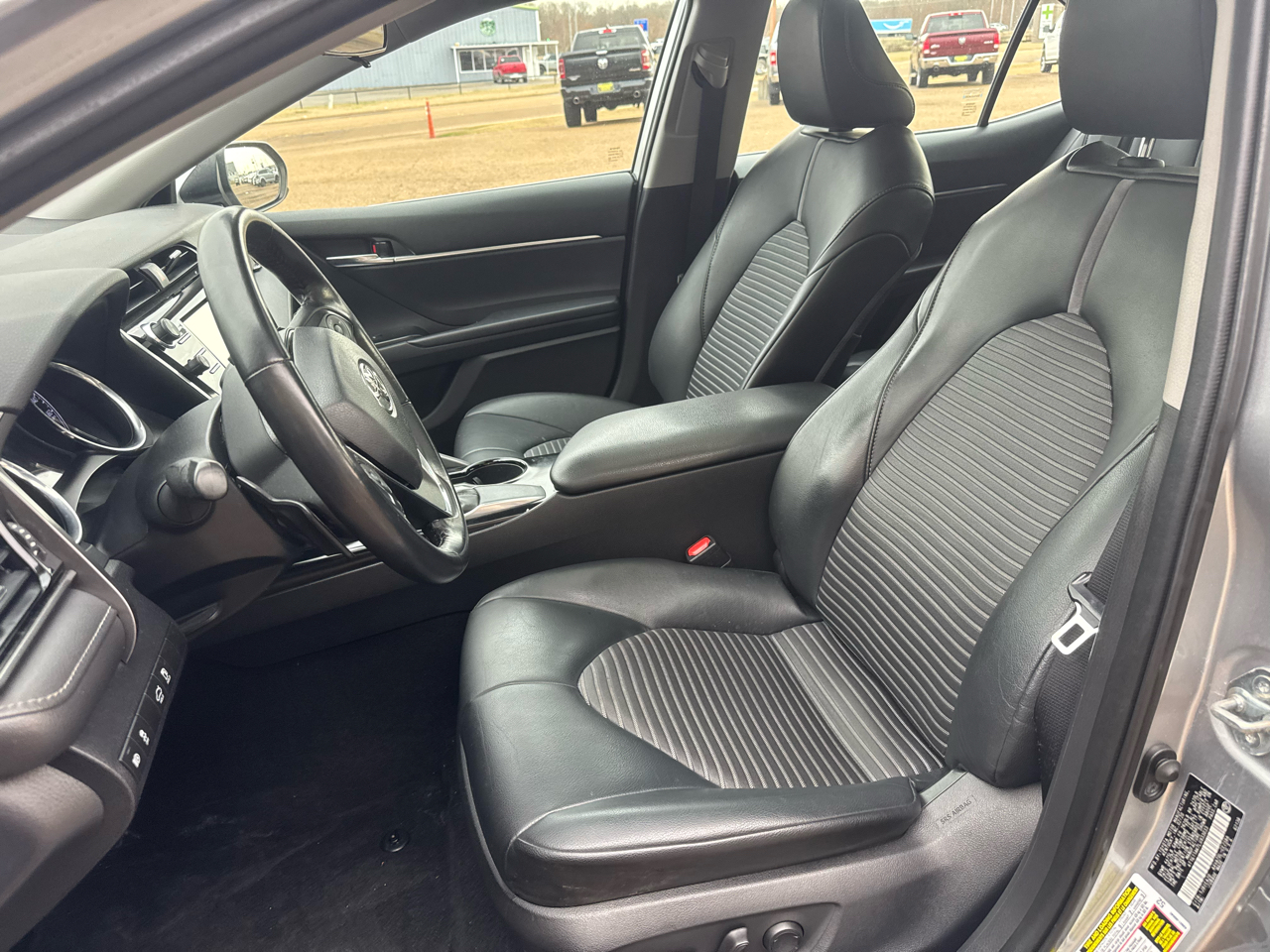 Toyota Camry SE 2020