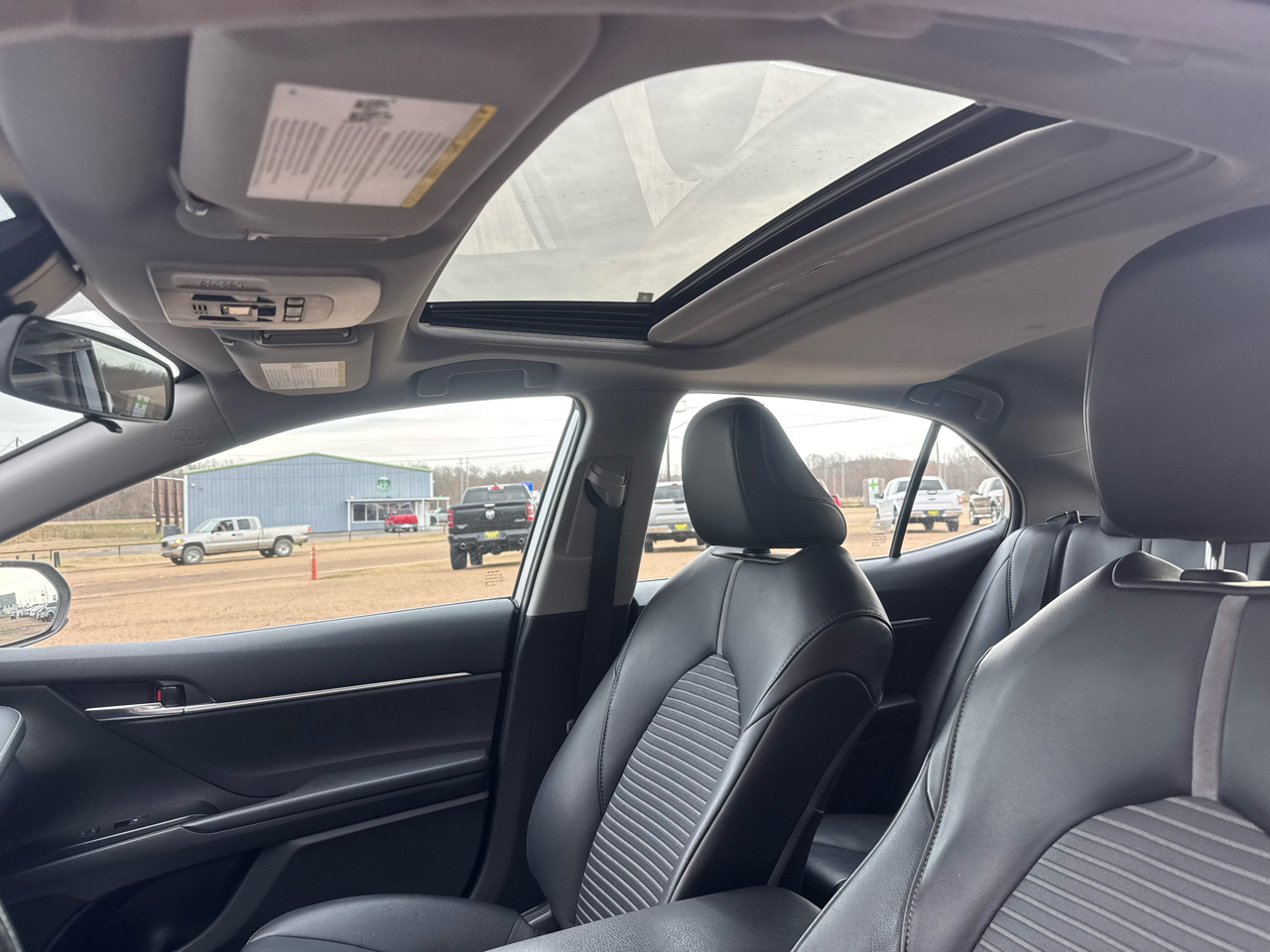 Toyota Camry SE 2020