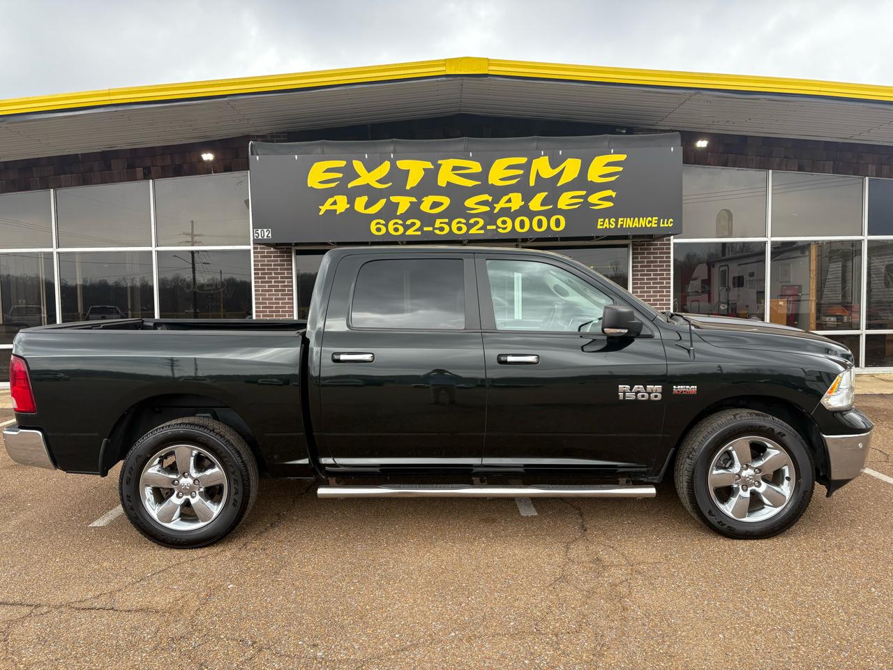 RAM 1500 SLT Crew Cab SWB 4WD 2016