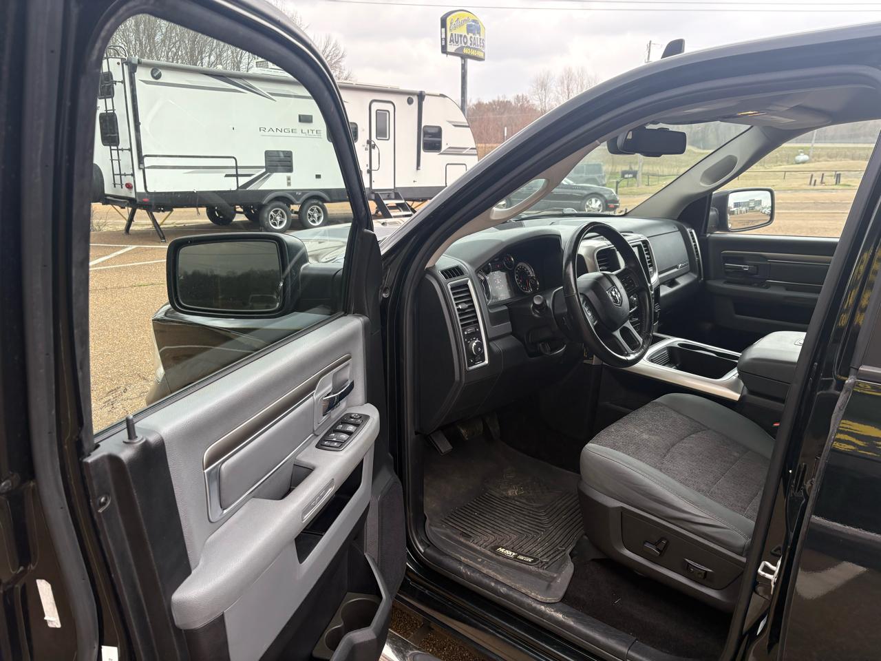 RAM 1500 SLT Crew Cab SWB 4WD 2016