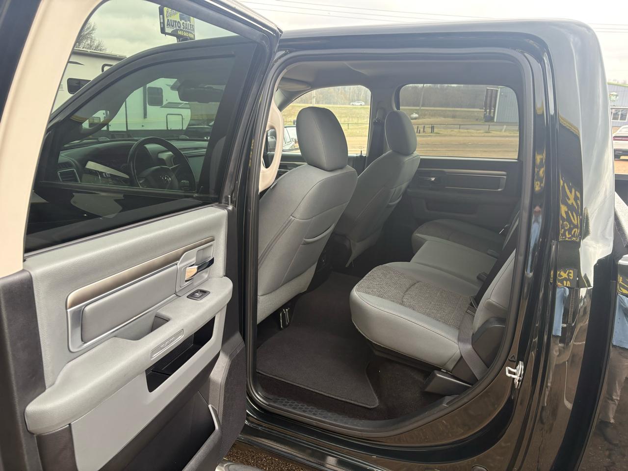 RAM 1500 SLT Crew Cab SWB 4WD 2016