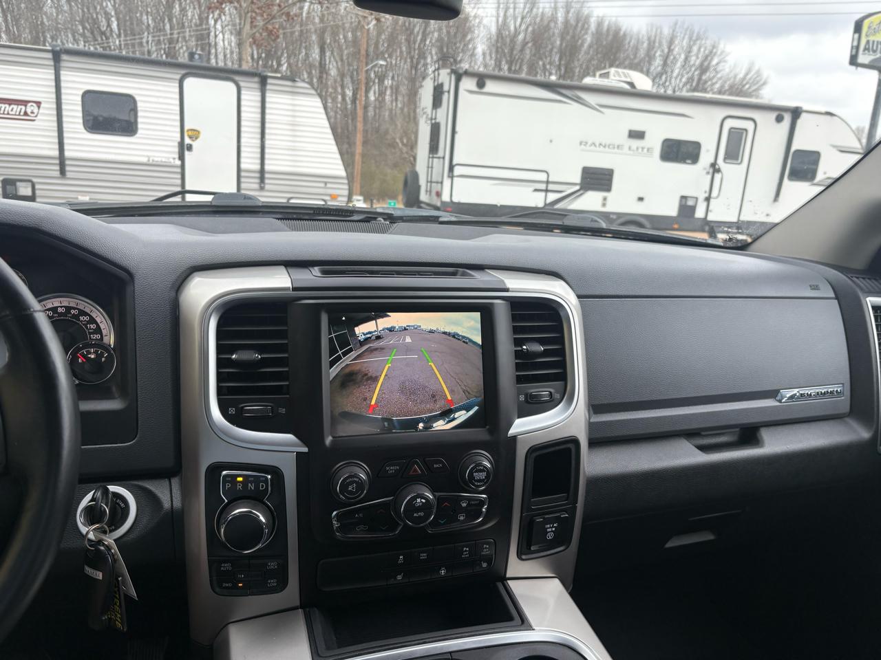 RAM 1500 SLT Crew Cab SWB 4WD 2016