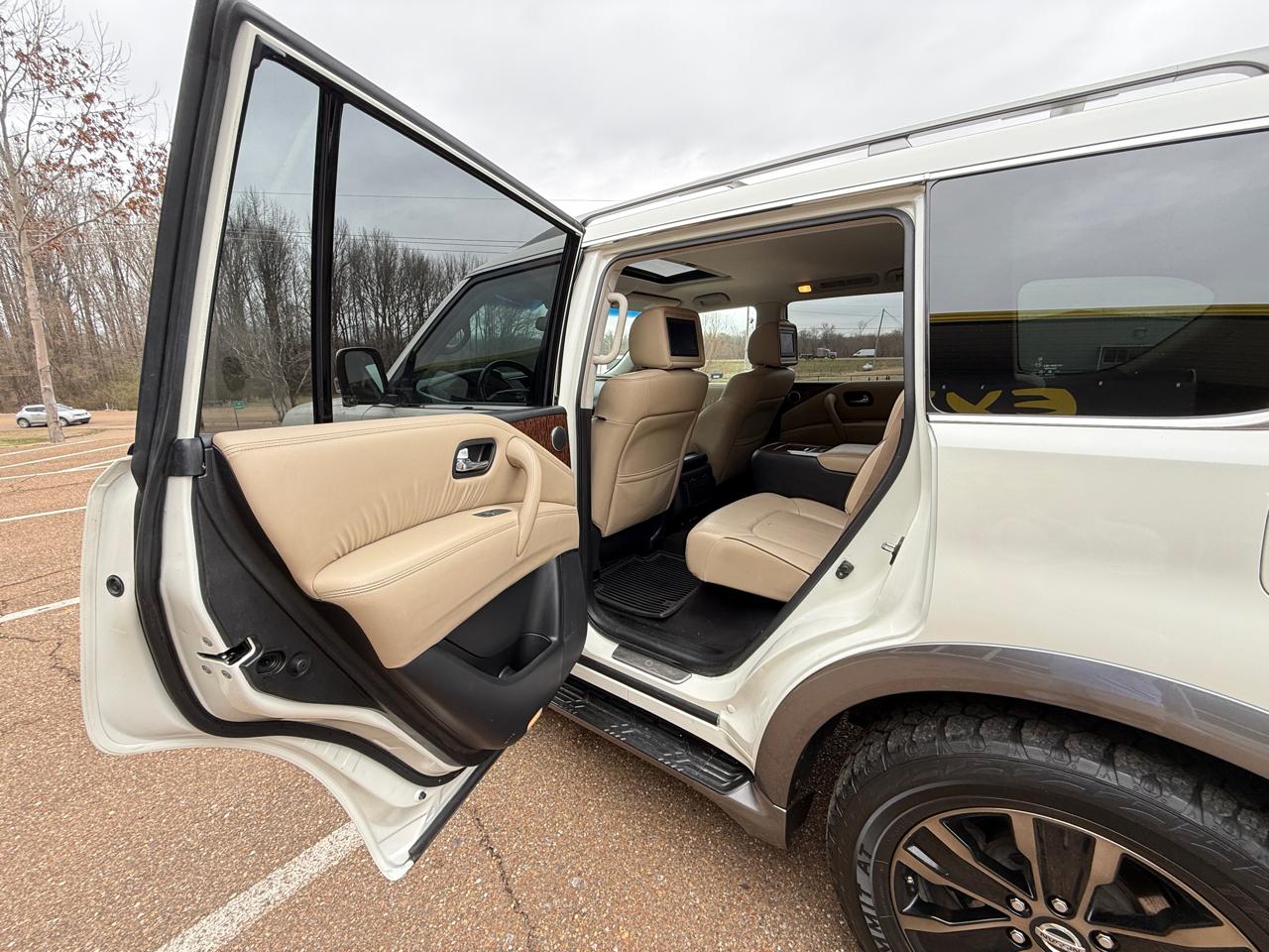 Nissan Armada Platinum AWD 2017