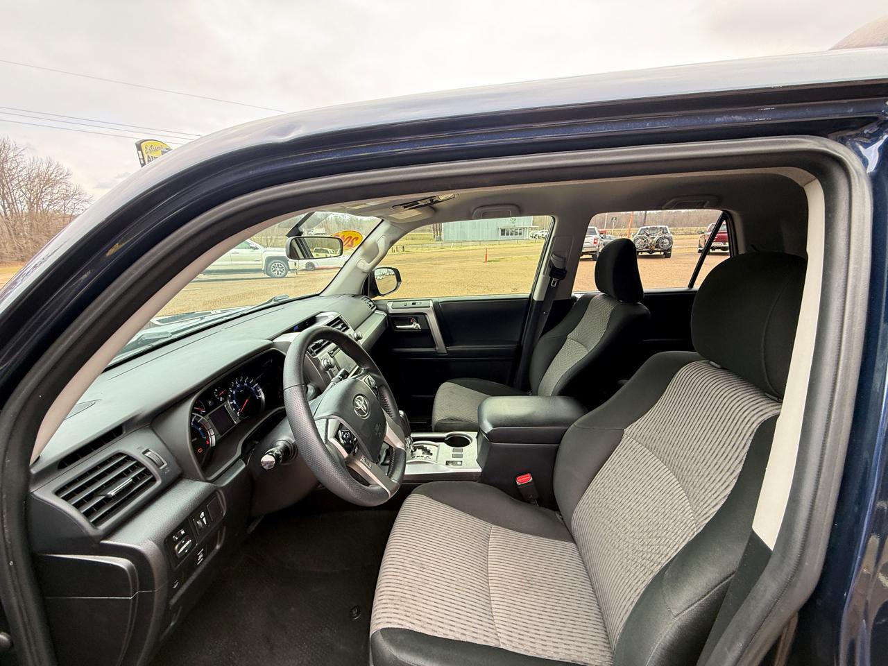 Toyota 4Runner SR5 2WD 2019