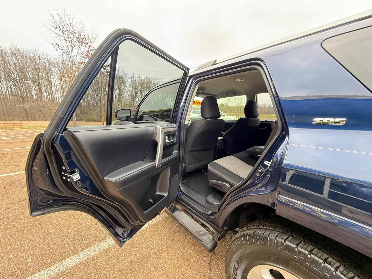 Toyota 4Runner SR5 2WD 2019