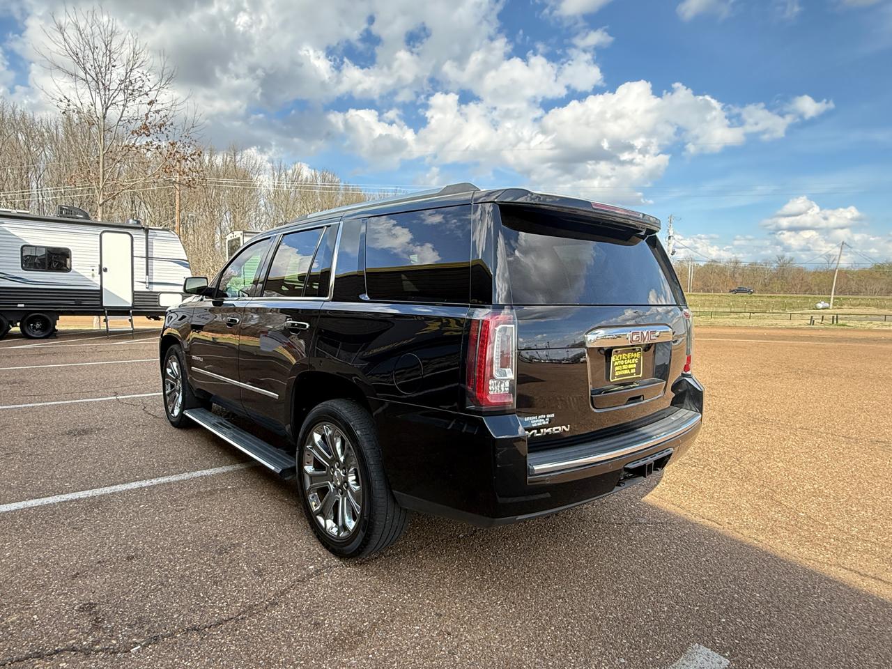 GMC Yukon Denali 4WD 2015