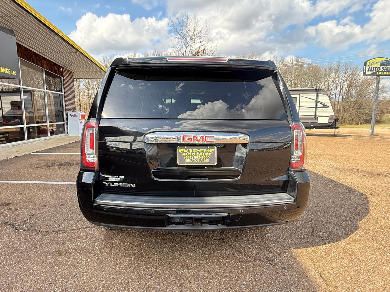 GMC Yukon Denali 4WD 2015