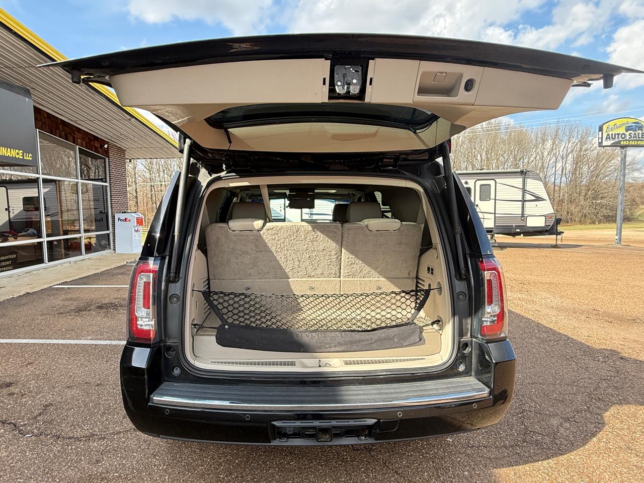 GMC Yukon Denali 4WD 2015