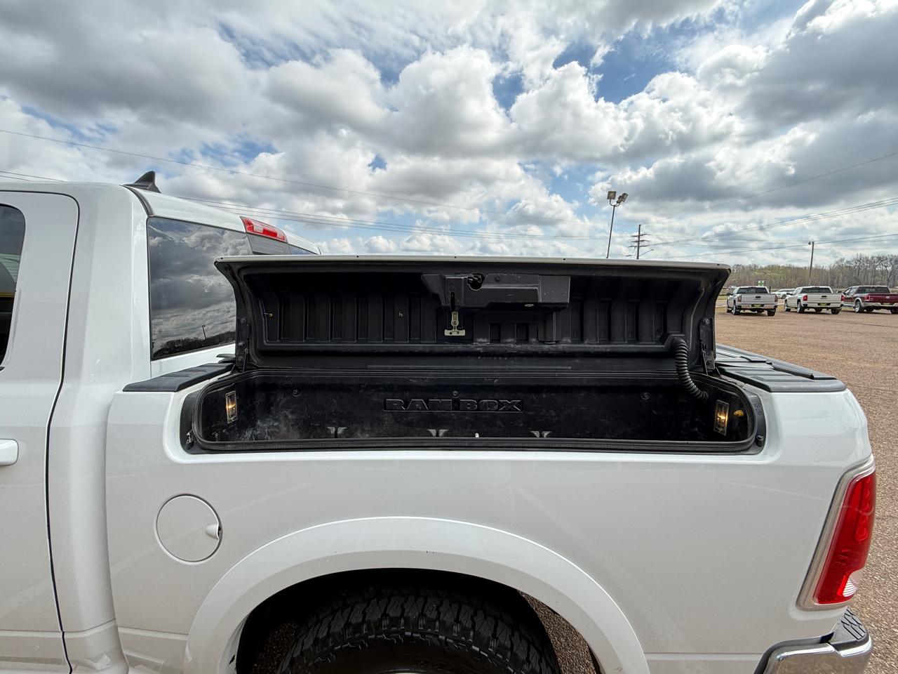 RAM 1500 Laramie Crew Cab SWB 4WD 2016