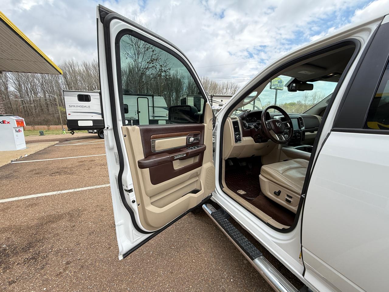 RAM 1500 Laramie Crew Cab SWB 4WD 2016