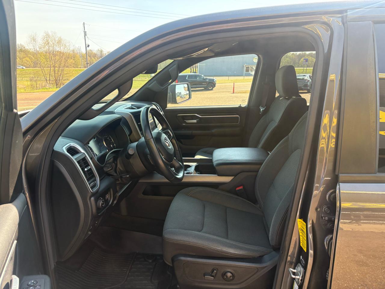 RAM 1500 Big Horn Crew Cab SWB 4WD 2022