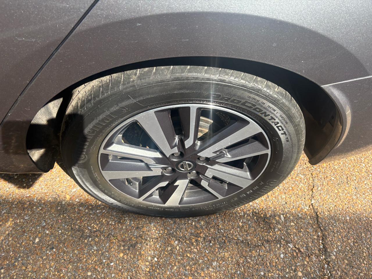 Nissan Versa SV 2021