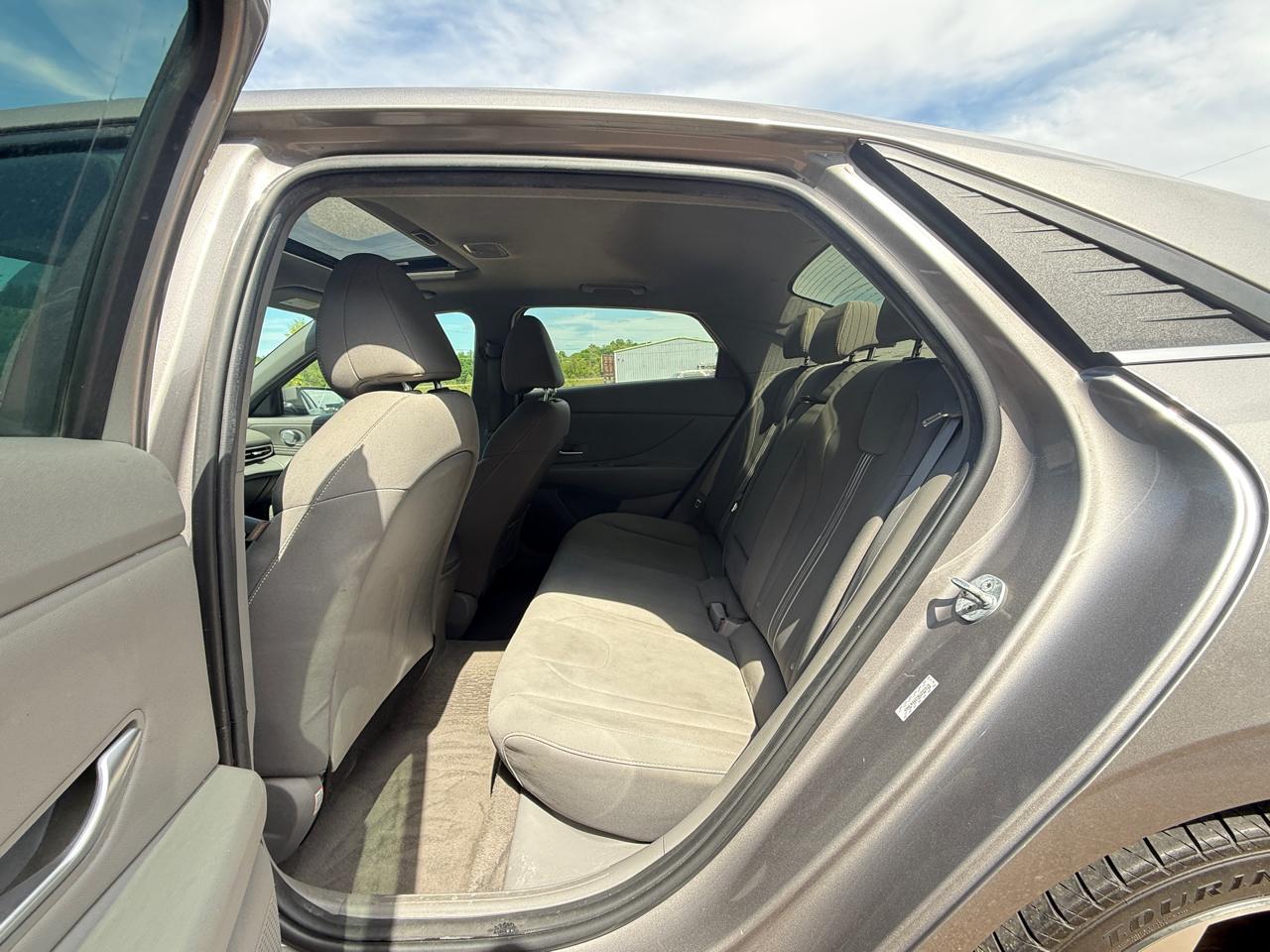 Hyundai Elantra SEL 2022