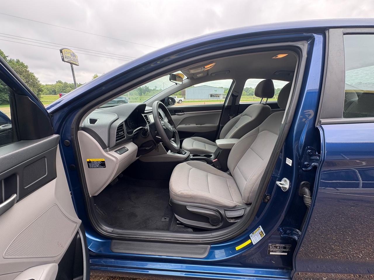 Hyundai Elantra SE 6AT 2019