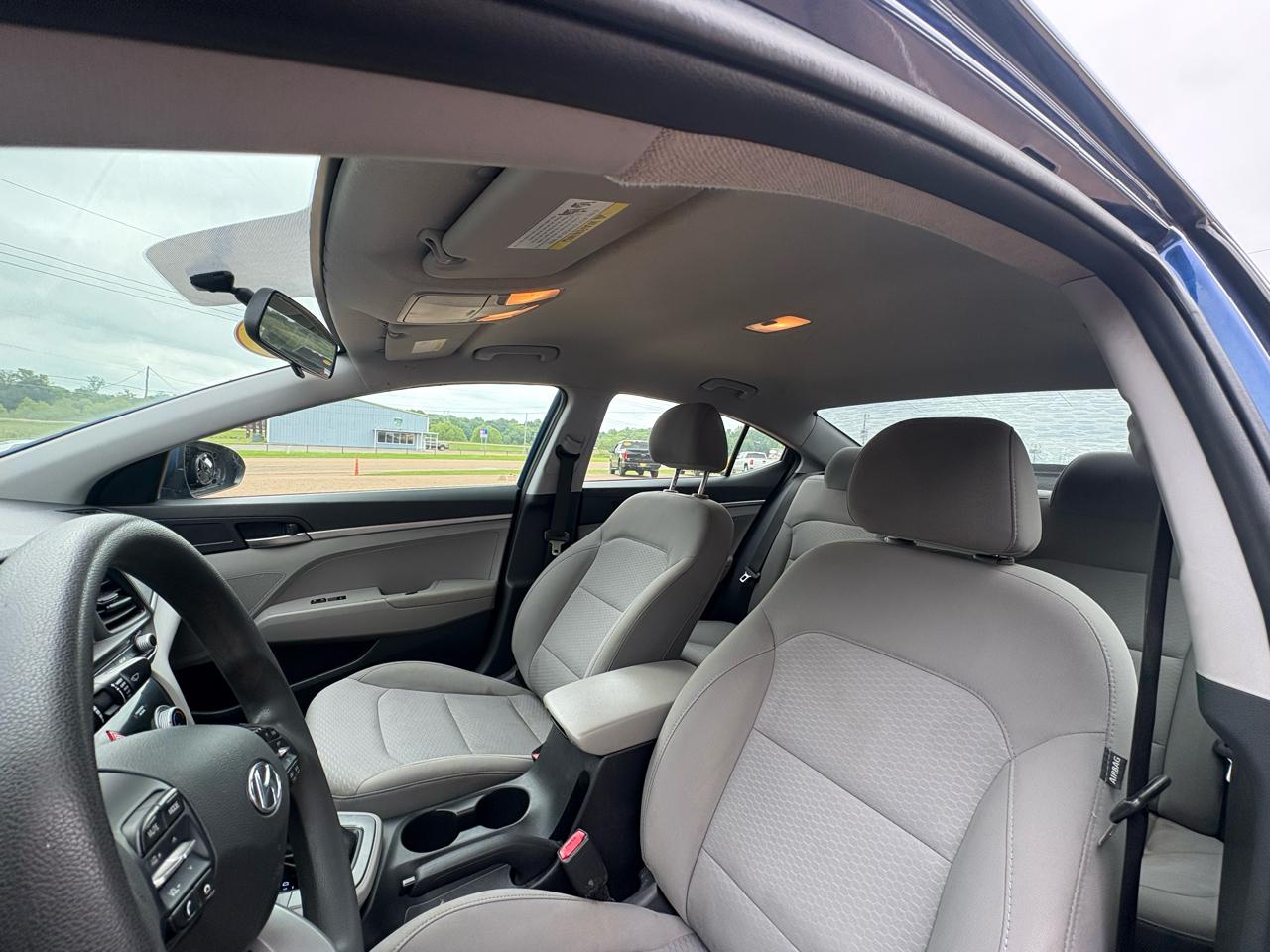 Hyundai Elantra SE 6AT 2019
