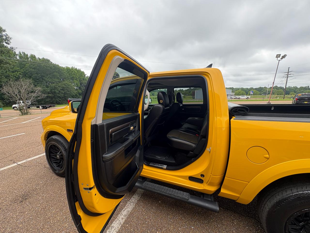 RAM 1500 Sport Crew Cab SWB 4WD 2016