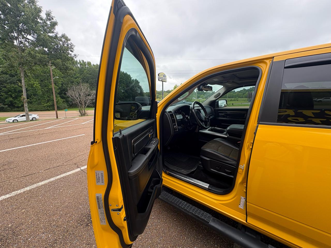 RAM 1500 Sport Crew Cab SWB 4WD 2016