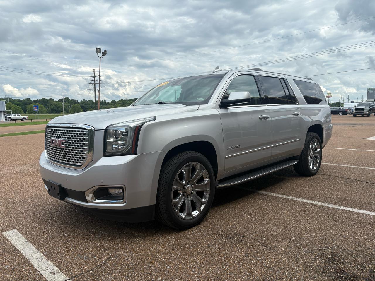 GMC Yukon XL Denali 4WD 2017