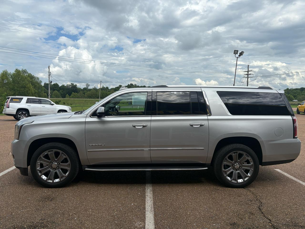 GMC Yukon XL Denali 4WD 2017