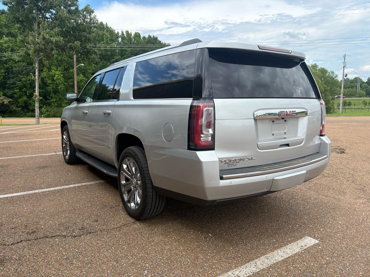 GMC Yukon XL Denali 4WD 2017
