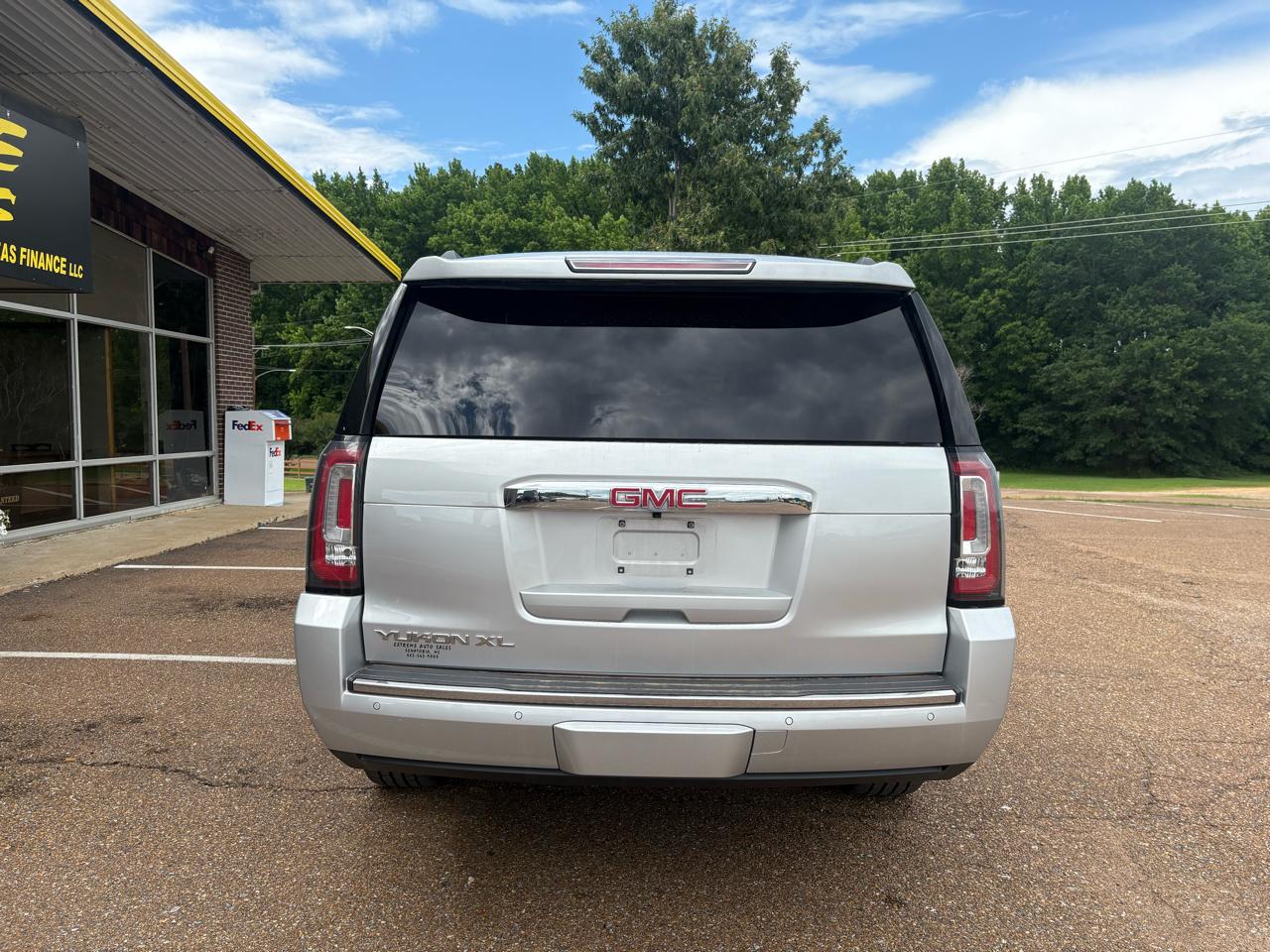 GMC Yukon XL Denali 4WD 2017