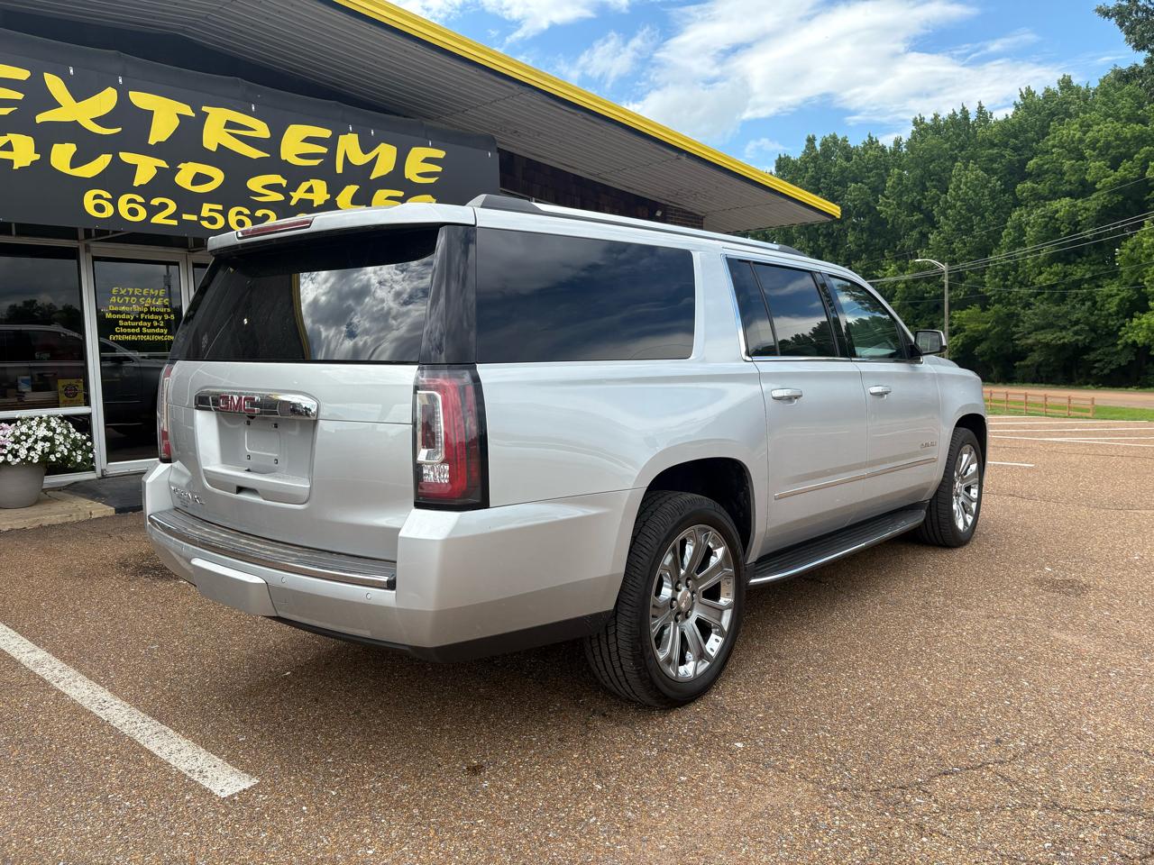 GMC Yukon XL Denali 4WD 2017