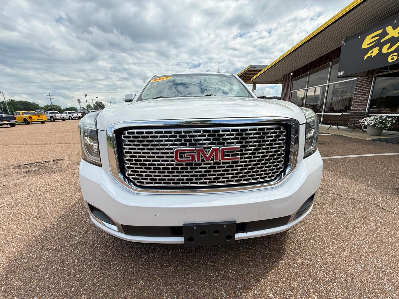 GMC Yukon Denali 4WD 2017