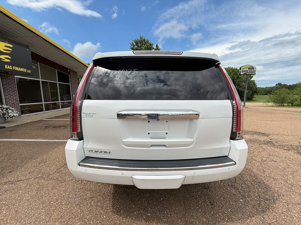 GMC Yukon Denali 4WD 2017
