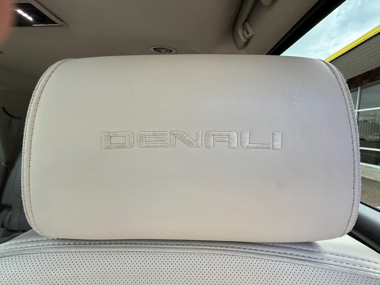 GMC Yukon Denali 4WD 2017