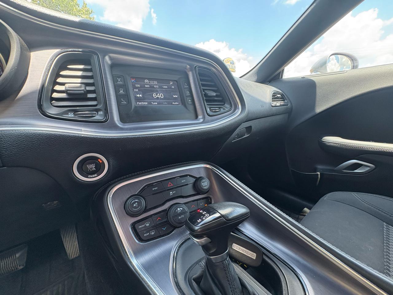 Dodge Challenger 2dr Cpe SXT 2015