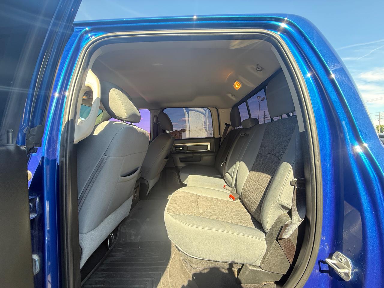 RAM 1500 Big Horn 4x4 Crew Cab 5'7" Box 2018